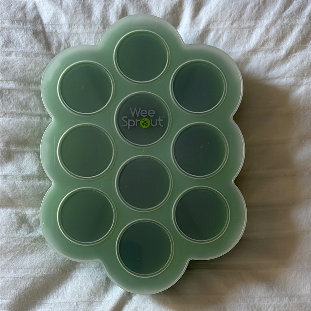 Wee Sprout Green Silicone Baby Food Freezer Tray with Clip on Lid, NWT